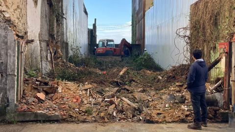 Imagen del solar que qued� tras el derribo de una casa en ruinas en Sada.