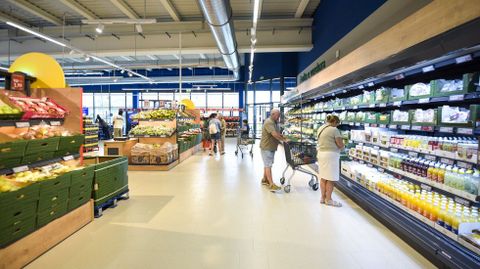 Interior del nuevo Lidl en Sanxenxo