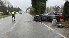 Estado en el que qued el vehculo que choc contra un rbol en Vilalba