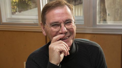 Santi Pazos, nunha visita a Radio Voz Carballo 