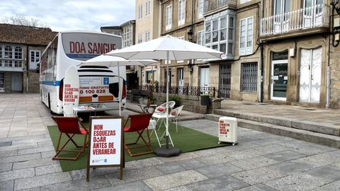 La campaña estival ?Non esquezas doar antes de veranear? organizada por la Axencia de Doazón de Órganos e Sangue (ADOS) llegó a Celanova