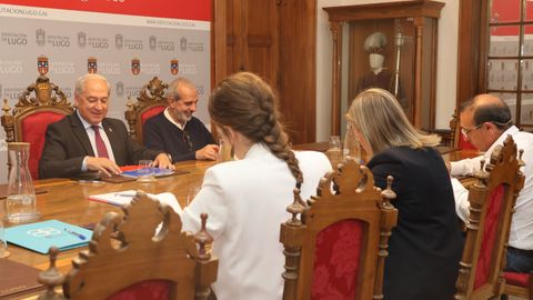 Na reunión convocada este martes polo Presidente, a Xunta de Voceiros acordou
a aprobación dos documentos que serán ratificados no vindeiro Pleno
