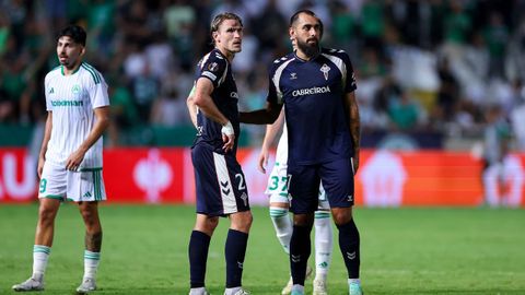Carl Starfelt y Borja Iglesias, en el Omonia-Celta del mi�rcoles.