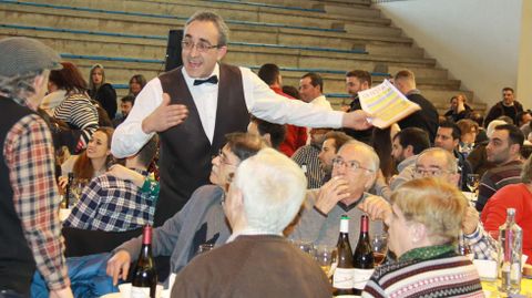 Codillo.M�s de 1.050 comensales se citaron en la Festa do Codillo