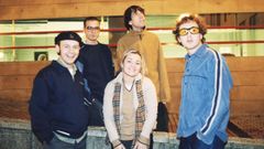 Fotografa de archivo de 1998. La Oreja de Van Gogh ante la delegacin de La Voz en Santiago