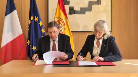 Luis Planas, ministro de Pesca de Espa�a, y Catherine Chabud, ministra delegada de Mar y Pesca de Francia, firmaron el 30 de septiembre del 2026 en Madrid una declaraci�n conjunta destacando la importancia de la pesca y la acuicultura en la seguridad alimentaria.