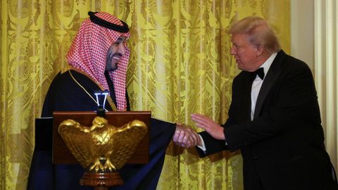 Donald Trump saluda al prncipe saud Bin Salman en la cena de gala ofrecida en la Casa Blanca