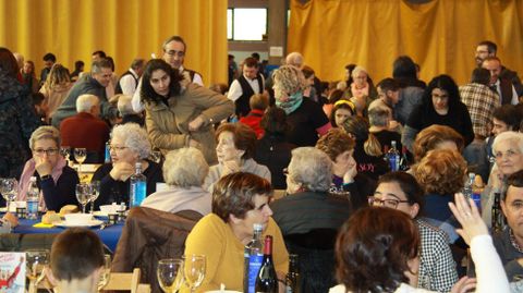 Codillo.M�s de 1.050 comensales se citaron en la Festa do Codillo