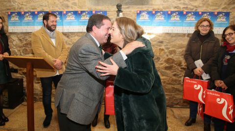 Entrega de agasallos aos representantes dos colexios. 