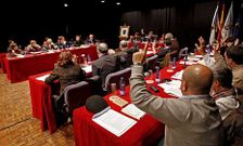 <span lang= es-es >Pontevedra, el primero</span>. Imagen de un pleno del Concello de Pontevedra, el primero que la Delegaci�n del Gobierno en Galicia llevar� a los tribunales por compensar la extra con un plus de productividad.