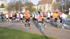 Markus�J�rgens �corre maratones de espaldas