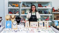 La artesana Mar�a Isabel Berganti�o crea desde su peque�o taller piezas de artesan�a, donde tambi�n imparte clases y luego vende por internet y en ferias