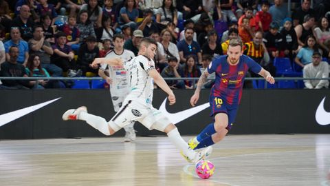 Altamirano dispuso de varias ocasiones en el partido ante el Bar�a.