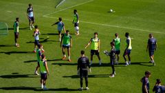 Futbolistas del Celta Fortuna, en un entrenamiento en la Cidade Deportiva Afouteza.