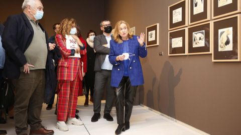 La nueva directora del Museo de Pontevedra, ngeles Tilve, explica la exposicin Castelao en Europa. A viaxe de 1921 ante la mirada de su antecesor, el cesado Jos Manuel Rey