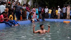 Una multitud toma el palacio presidencial de Sri Lanka