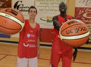 Adri�n Chapela y Michel Diouf se entrenaron ayer por primera vez en O Pombal. 