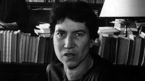 A escritora italiana Natalia Ginzburg, retratada en Roma en 1963.