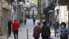 Una calle del centro de Mar�n, municipio que ayer ten�a 103 casos de covid y seguir� en el nivel alto de restricciones