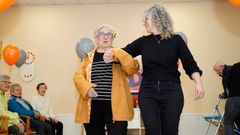 Desfile de mayores en el centro Frama