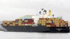 Imagen de archivo de un barco con contenedores en el puerto de A Coru�a. 