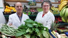 Carlos Cando y Mar�a Lolo, con jud�as y con nabizas en su puesto de Lugo