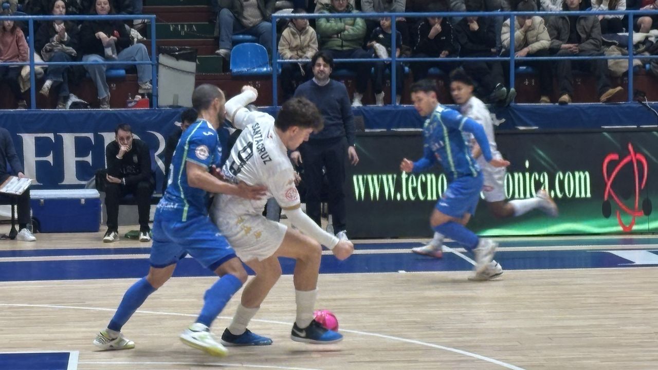 O Parrulo Ferrol logra un heroico empate frente al Valdepeñas en A Malata (4-4)