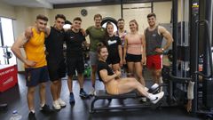 La ol�mpica Ant�a J�come trabaja en una de las m�quinas del gimnasio del Balneario de Laias, acompa�ada por sus compa�eros de selecci�n