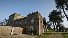 Torres de Donleb�n, en Barres, Castropol