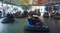 Pista de coches de choque de Eladio Silva, feriante del municipio de Neda