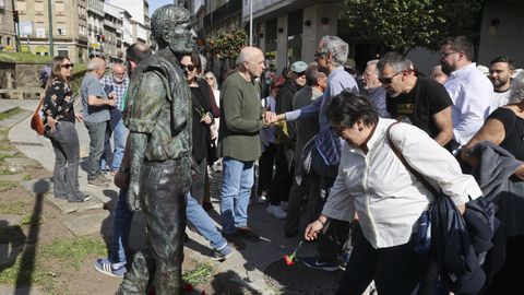 El sindicalista natural de Dodro muerto en el franquismo tiene una figura de bronce en el centro de Santiago.