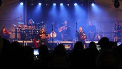 O pedimento de incorporar o termo lubre foi cousa do lder do grupo musical Luar na Lubre, Bieito Romero, e de Navia Franco Barreiro, filla de Franco Grande.