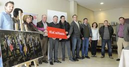 El candidato con la mayor�a de su candidatura y con el �#EuConManolo� que usa en las redes. 