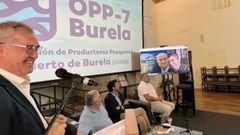 Al fondo, en la pantalla, Sergio L�pez (gerente de la Organizaci�n de Productores Pesqueros de Burela) y Alfredo Llano (alcalde de Burela), participando por videoconferencia en la presentaci�n de la ruta gastrotur�stica que une al bonito de Burela con el at�n rojo de Tarifa