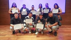 Parte de los participantes en el programa �Aprender Trabajando�, con sus diplomas en Afundaci�n