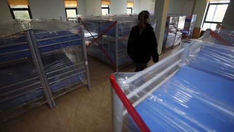 El albergue de O Cebreiro podía acoger antes a 104 peregrinos. Ahora, solo 30 pueden dormir en sus instalaciones. Tampoco se puede usar la cocina y todo se ha plastificado
