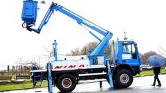 Imagen de archivo de un cami�n gr�a