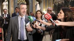 Manuel Cruz es acusado de plagiar en una de sus obras a nueve autores 