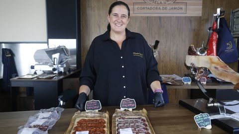 Rosela con sus productos en  Petiscos Ibricos