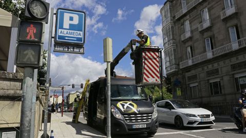 El Concello de Ourense ha comenzado la instalaci�n del alumbrado navide�o en agosto