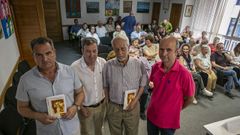 Xan Hermida, Carlos Cimadevila, Fidel Vidal e Vicente Mari�o conduciron a presentaci�n do libro sobre os irm�ns Fern�ndez Send�n no Lustres Rivas de Ribeira