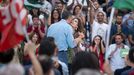 Pedro Snchez, este domingo abrazando a Mara Jess Montero en el acto de apertura de la precampaa andaluza.