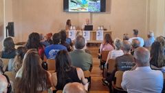 Marisol D�az y Pedro Gal�n, durante la presentaci�n de la gu�a en Corrubedo