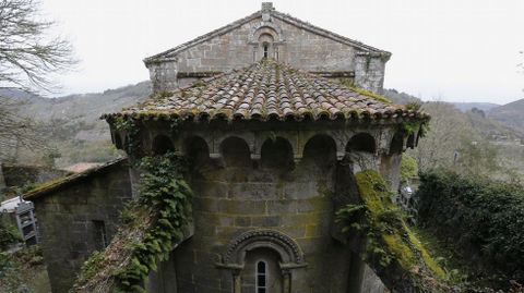 Exterior del ábdise de la iglesia de Santo Estevo de Ribas de Miño, en O Saviñao