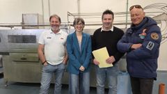 La directora xeral, acompa�ada por el patr�n mayor, este viernes en Cambados.