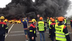 Multitudinaria movilizaci�n en Ribadeo por los empleos de Alcoa San Cibrao