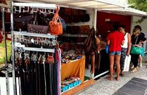 Los puestos de artesan�a estar�n abiertos en el paseo mar�timo de Combarro hasta el domingo.