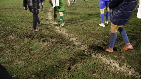 El estado del terreno de juego de O Couto llam� la atenci�n en la disputa del choque entre el Ourense CF y el Athletic Club