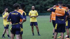 Futbolistas y cuerpo tcnico del juvenil A del Deportivo, durante un entrenamiento de la pasada pretemporada