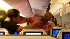As� fue la pelea dentro del avi�n